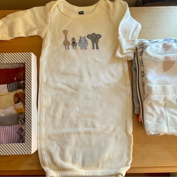 NEWBORN BABY GOWN / sleep sacks (bundle of 7 + 7 socks!!!) newborn bundle - Picture 3 of 3